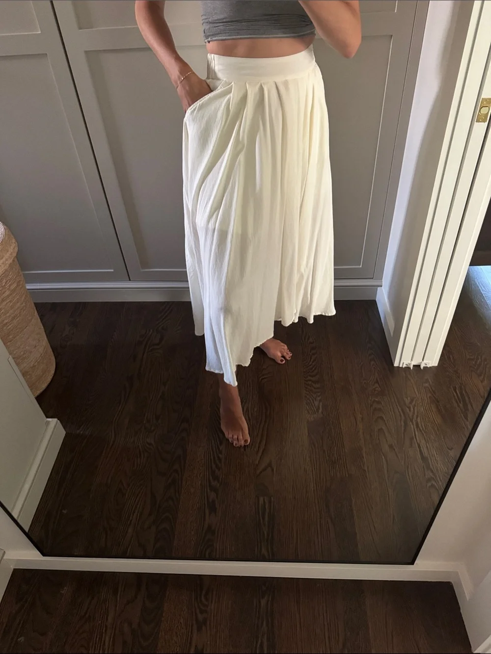 Mable Off White Pleated Midi Skirt w. Pockets